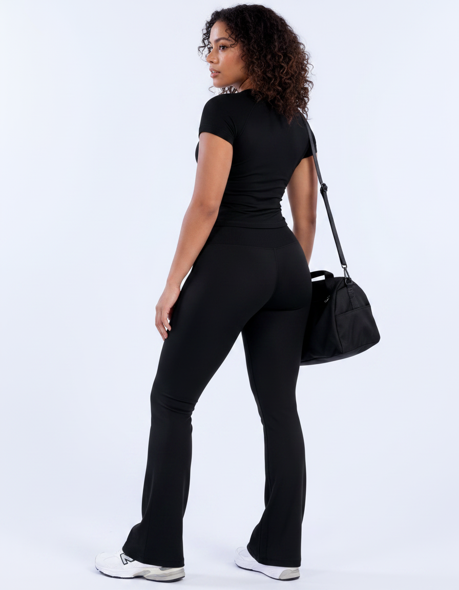 Conjunto T-shirt Justa e Calças flare